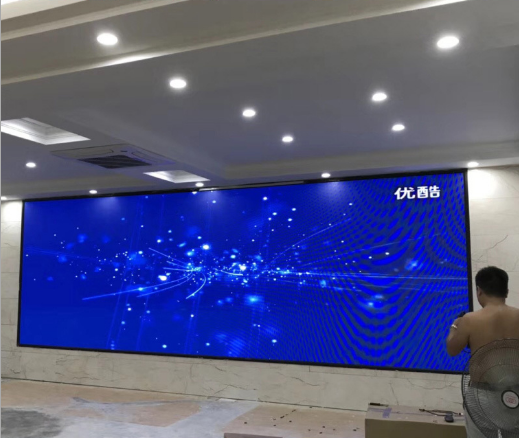 深圳LED顯示屏市場(chǎng)觀察 如何挑選靠譜的室內(nèi)全彩屏廠家？
